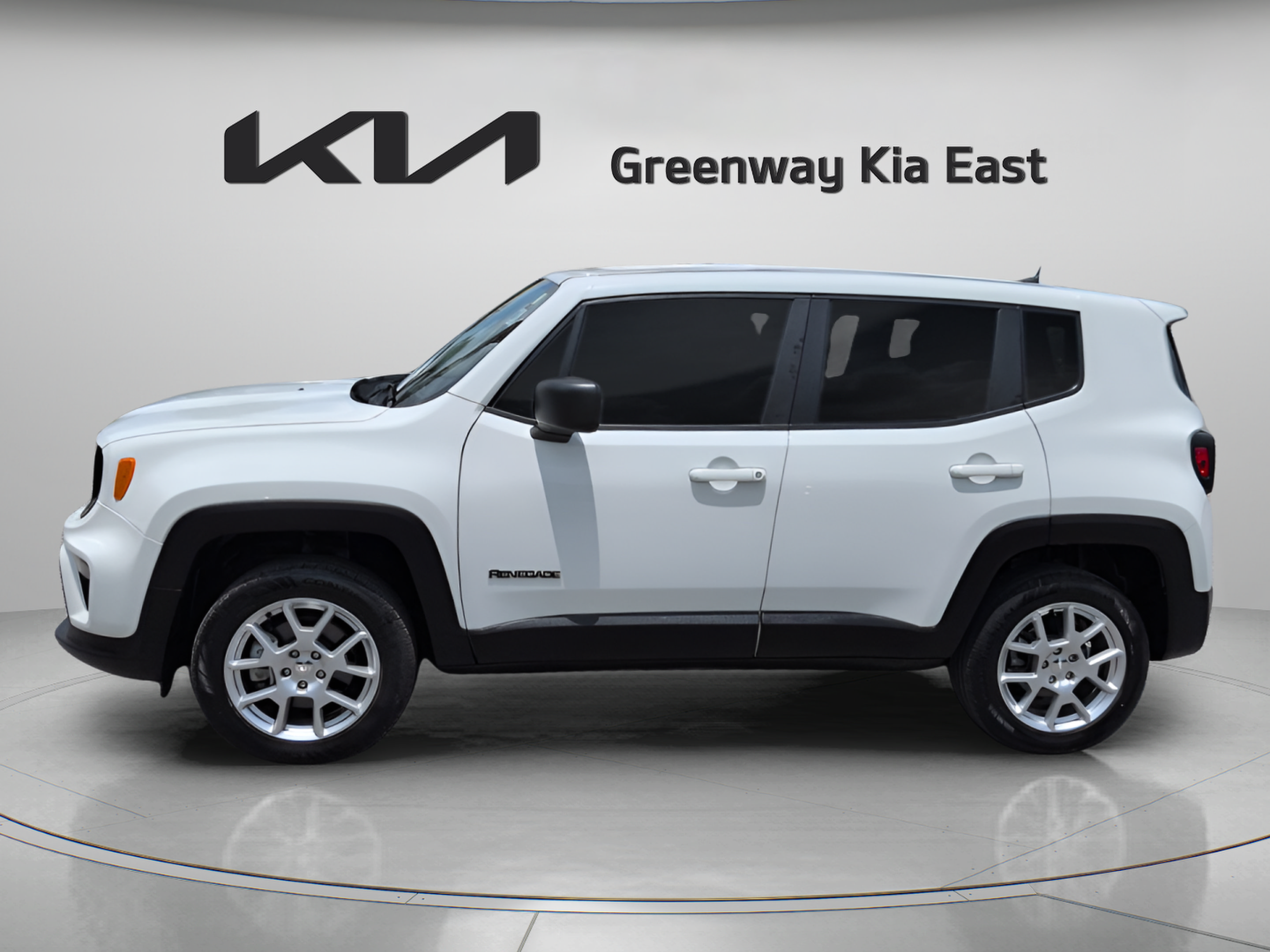 Used 2023 Jeep Renegade Latitude AWD/4WD image 9