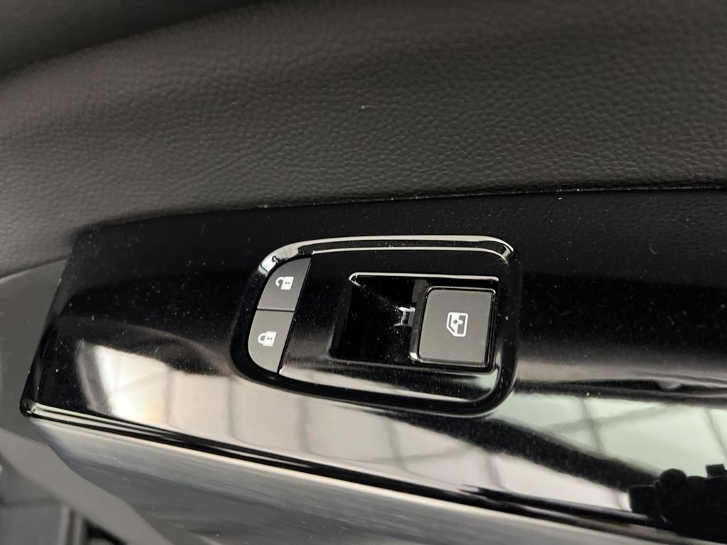 Used 2025 Nissan Pathfinder SL image 25