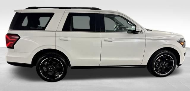 Used 2022 Ford Expedition Limited image 10
