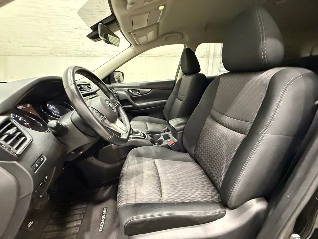 Used 2019 Nissan Rogue SV image 18