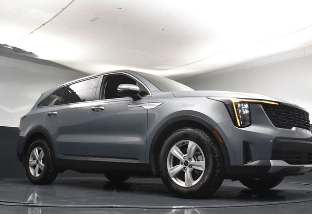 Certified 2025 Kia Sorento LX image 32