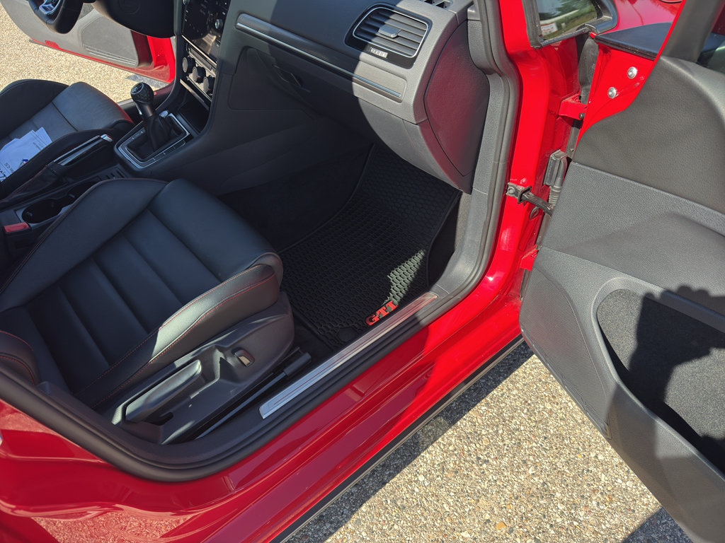 Used 2019 Volkswagen GTI SE FWD image 31