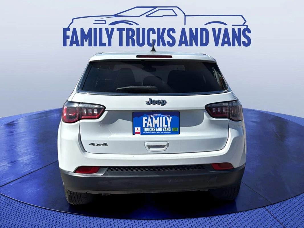 Used 2023 Jeep Compass Sport image 4