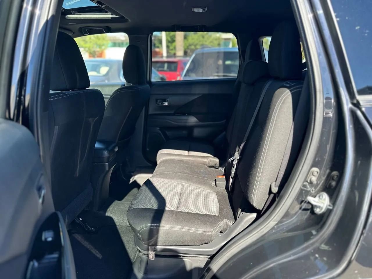 Used 2018 Mitsubishi Outlander LE image 30