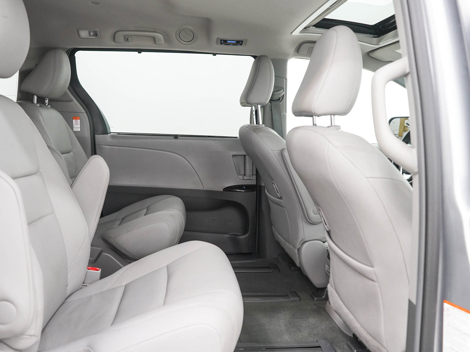 Used 2017 Toyota Sienna XLE w/ XLE Navigation Package AWD/4WD image 14