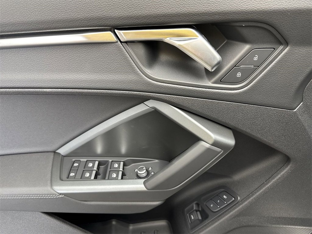 New 2025 Audi Q3 2.0T Premium image 13