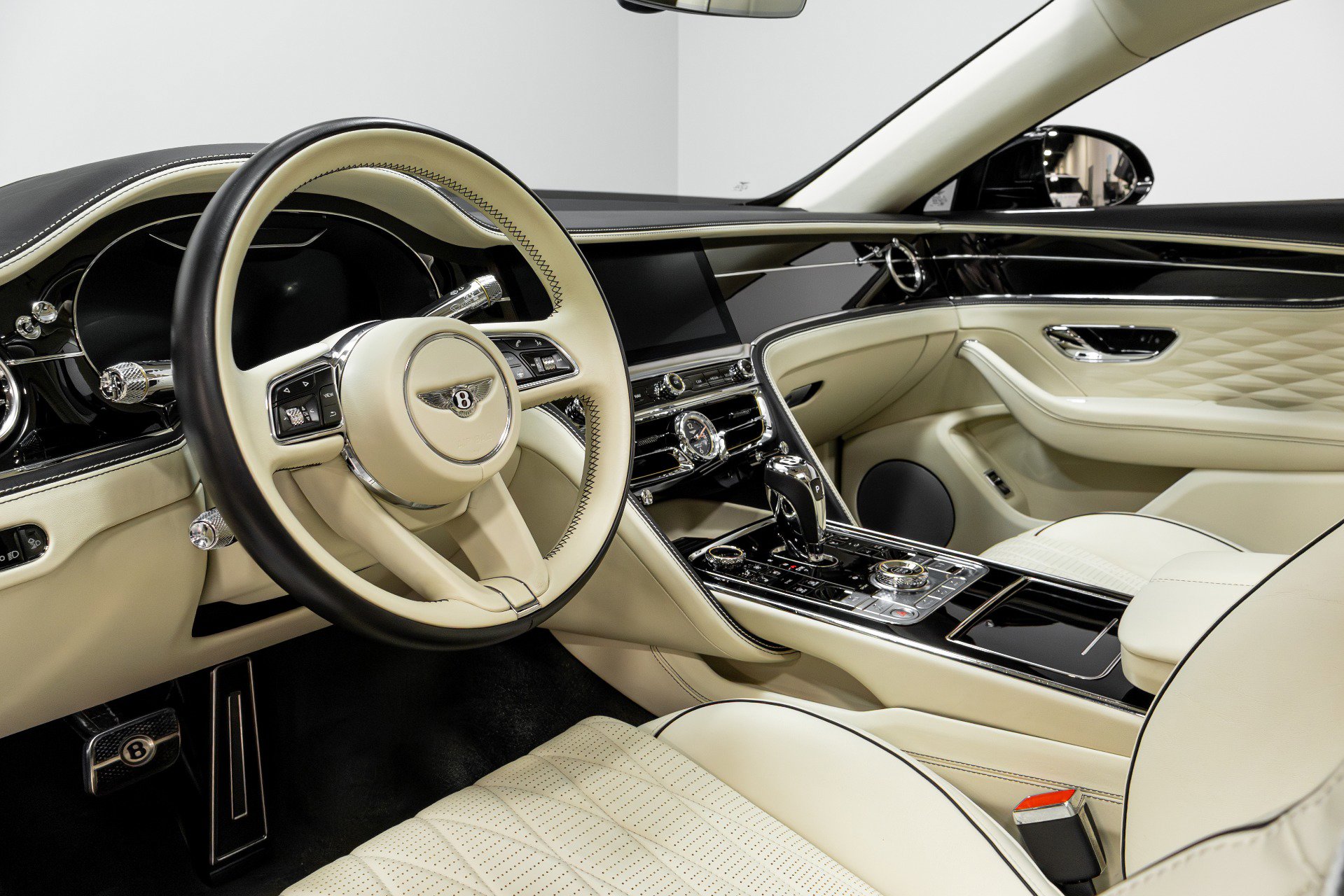 Used 2021 Bentley Flying Spur W12 image 9