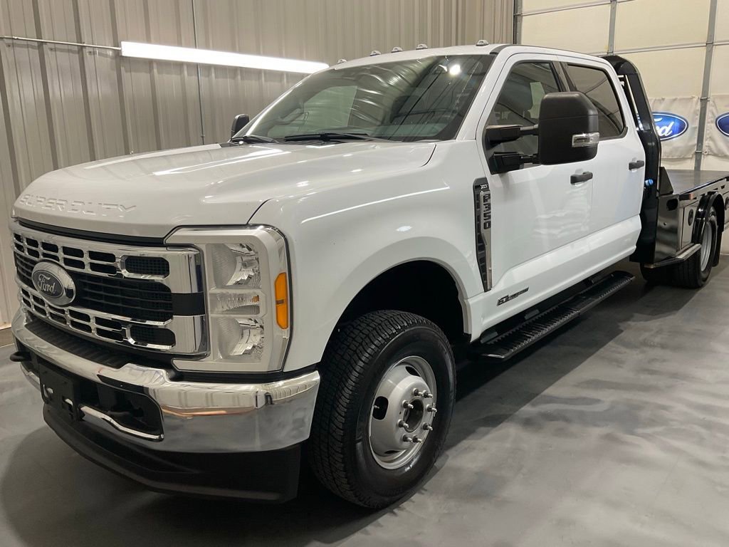 Used 2023 Ford F350 XLT image 3