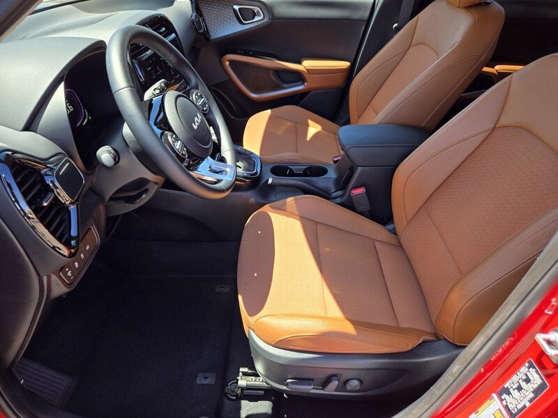 Certified 2025 Kia Soul EX FWD image 10