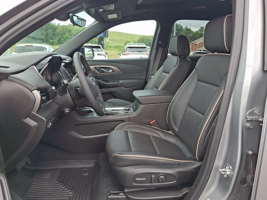 Used 2023 Chevrolet Traverse Premier w/ Redline Edition AWD/4WD image 13