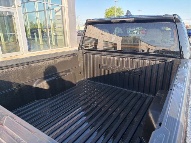 Used 2024 Toyota Tacoma SR5 AWD/4WD image 10