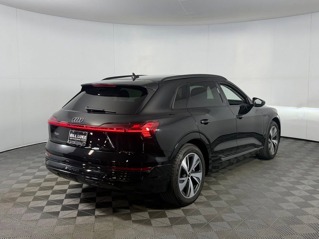 Used 2024 Audi Q8 e-tron Premium image 8