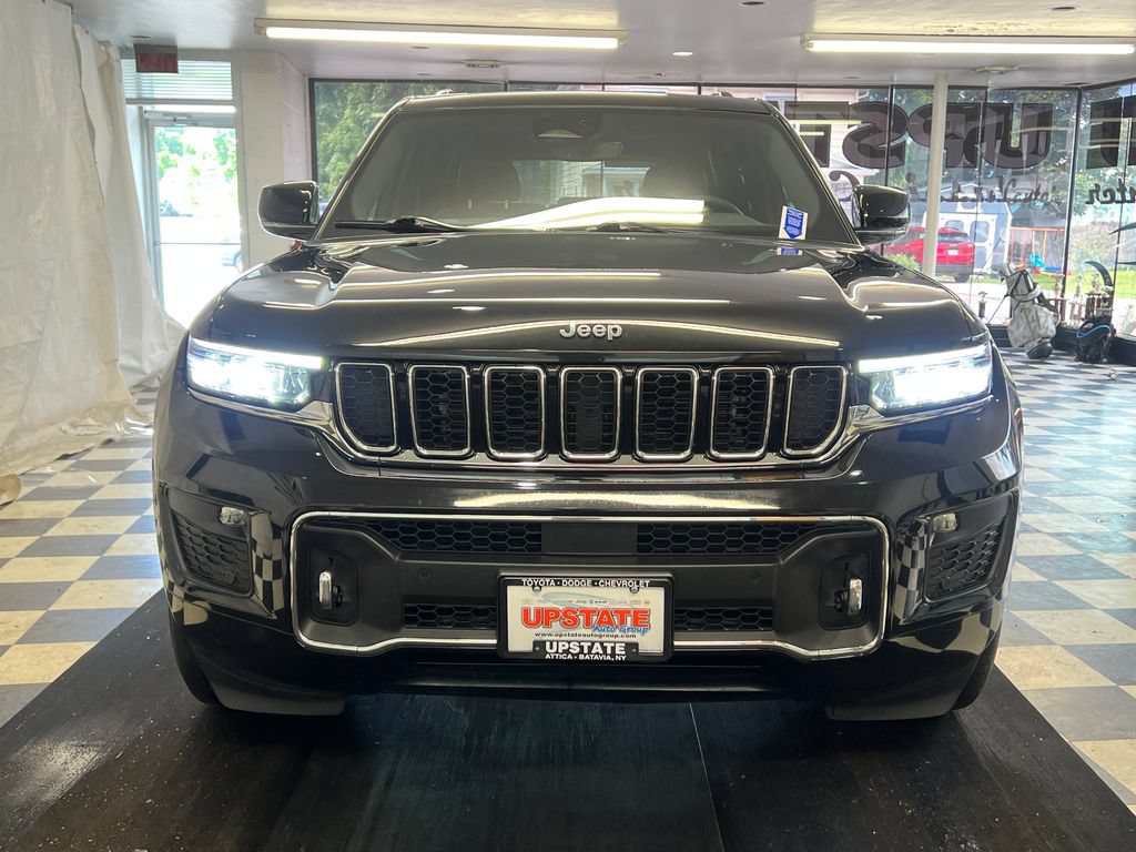 Used 2023 Jeep Grand Cherokee Overland AWD/4WD image 2