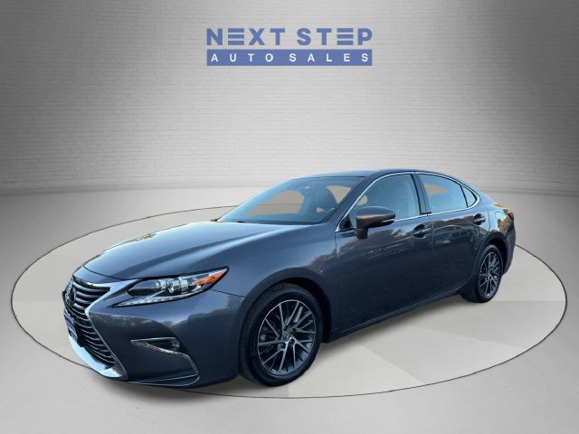 Used 2018 Lexus ES 350 w/ Luxury Package w/Wood Trim FWD image 3