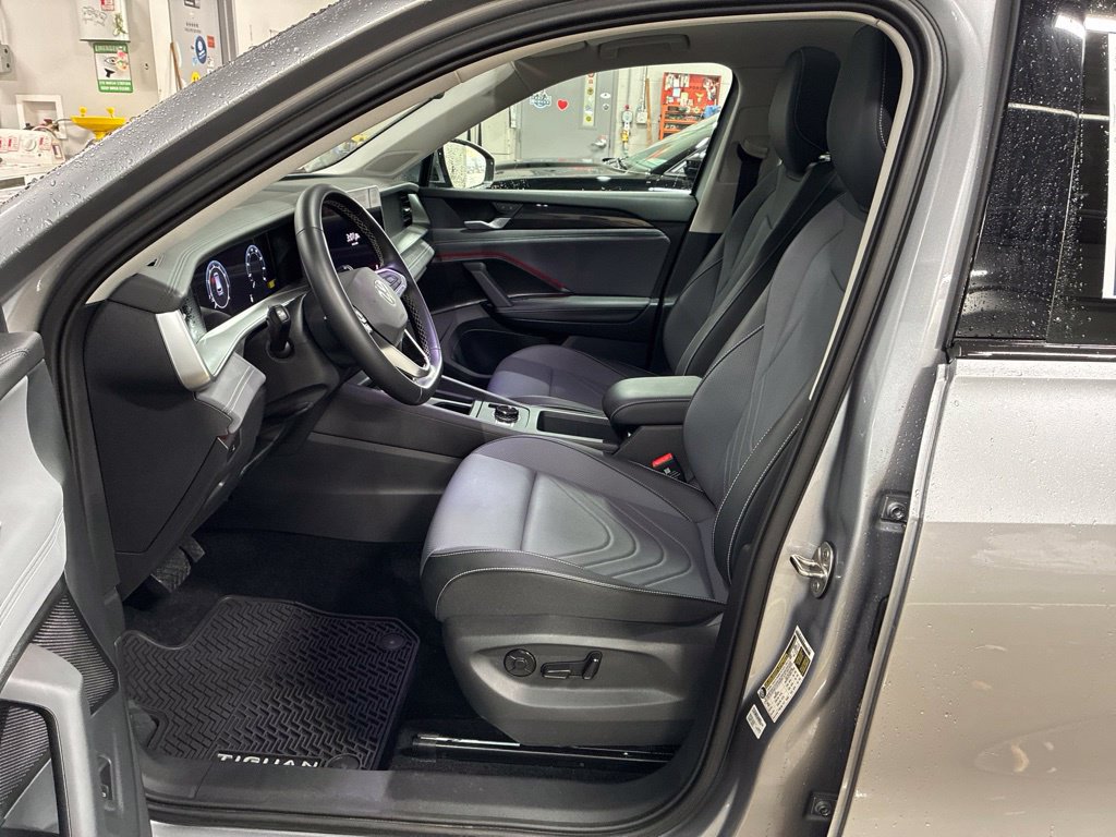 Used 2026 Volkswagen Tiguan SE w/ Panoramic Sunroof Package AWD/4WD image 11
