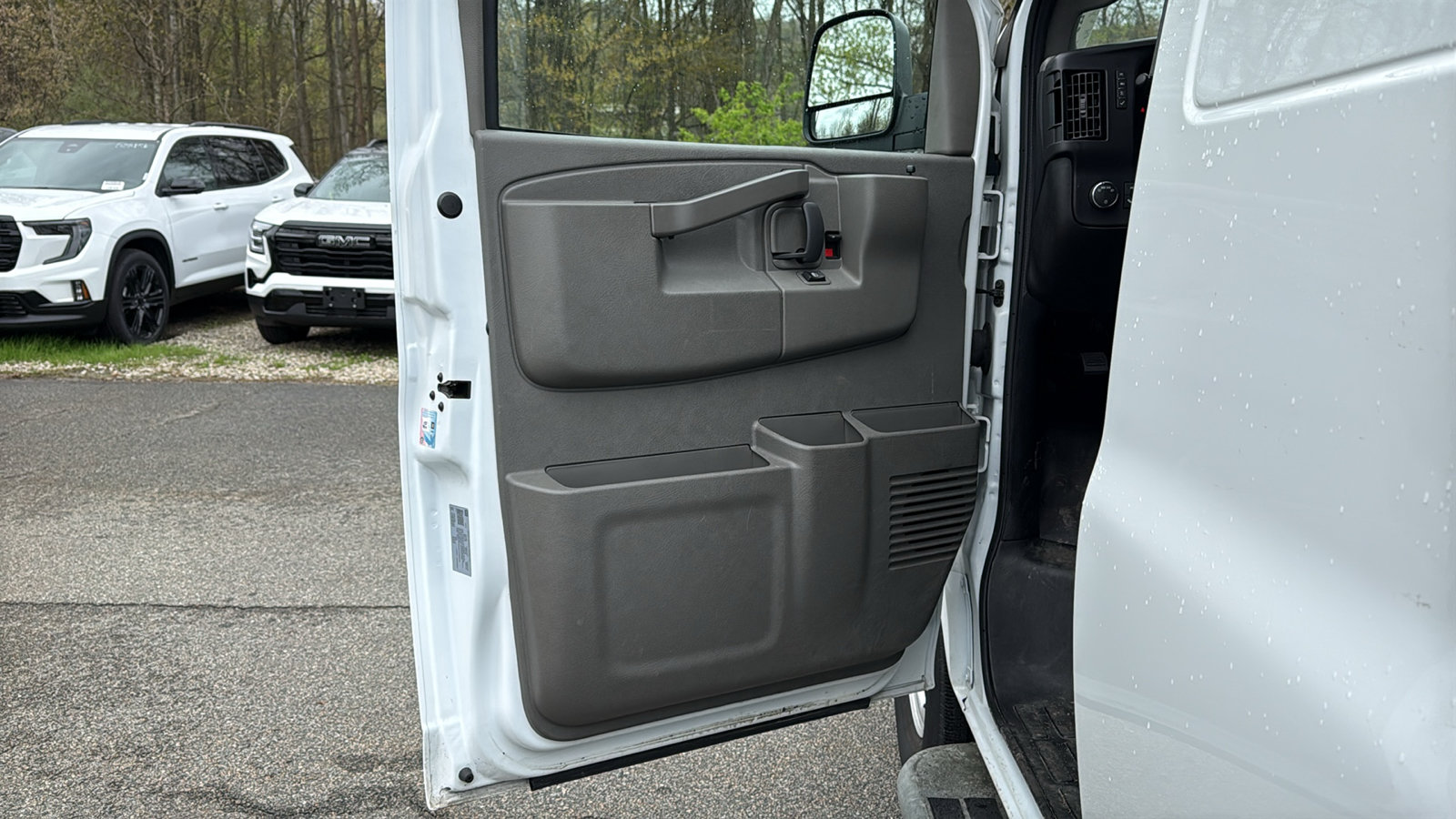 Used 2024 Chevrolet Express 2500 w/ Driver Convenience Package RWD image 12