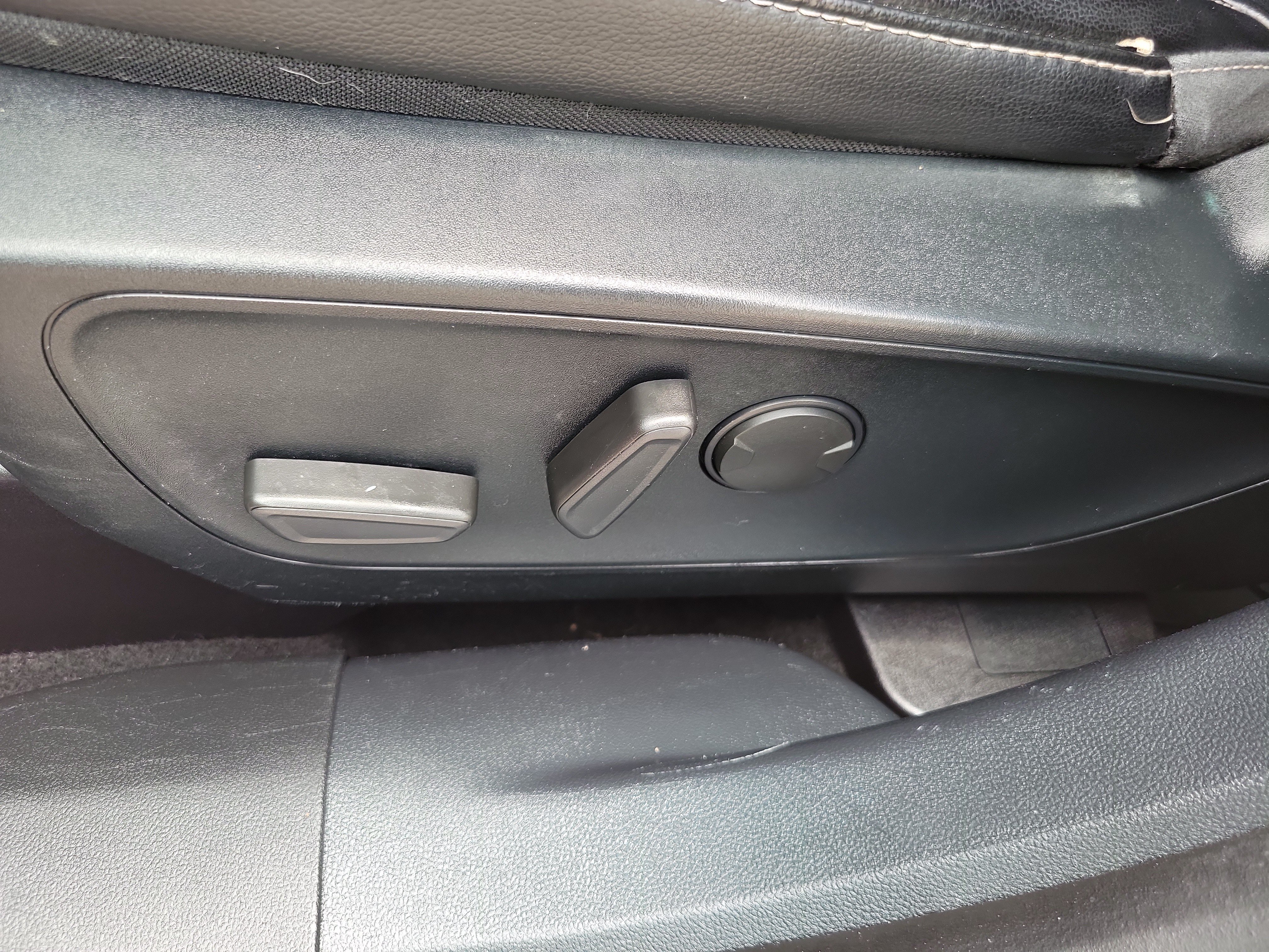 Used 2020 Ford Escape SEL FWD image 17