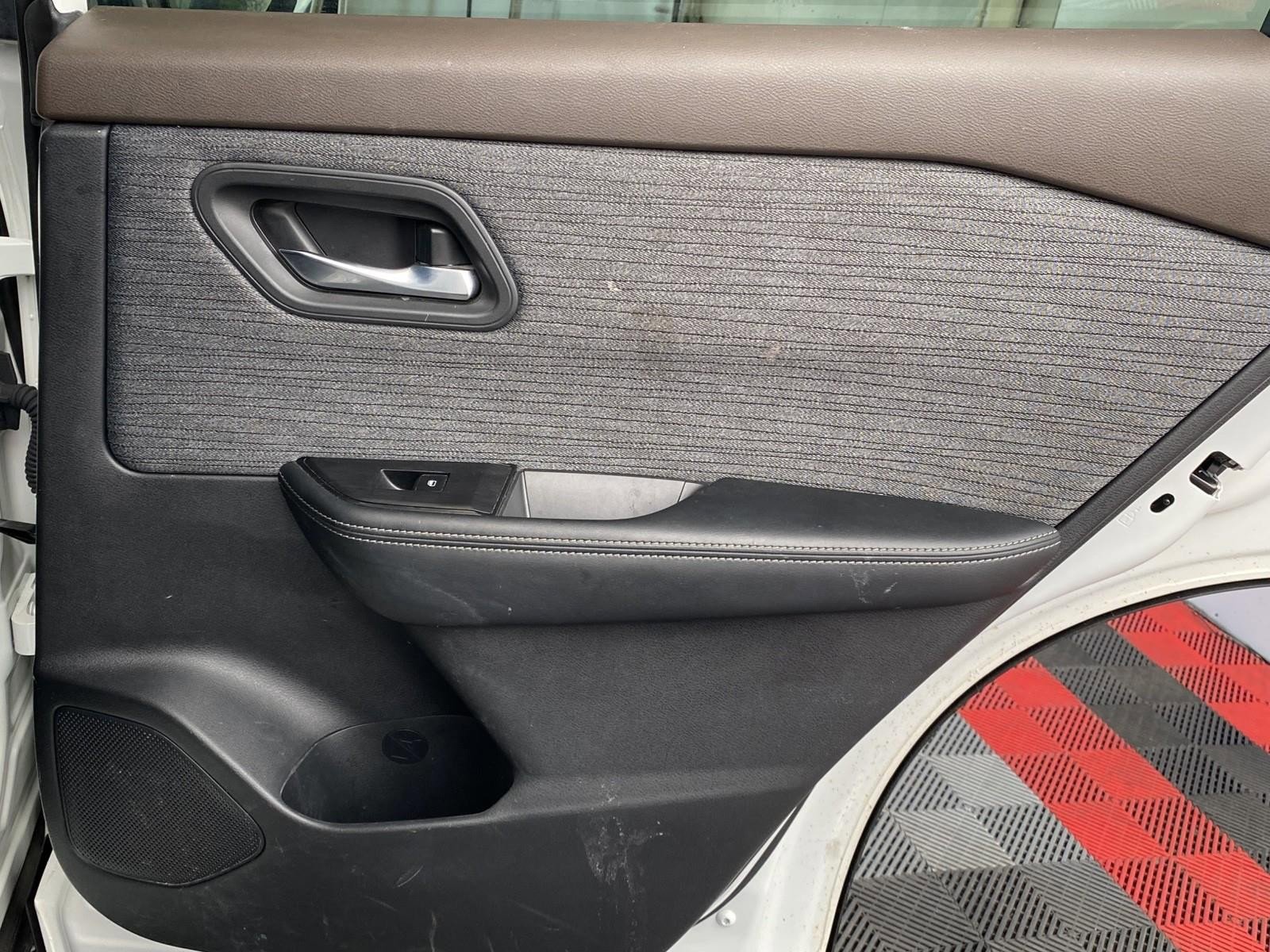 Used 2023 Nissan Rogue SV image 10