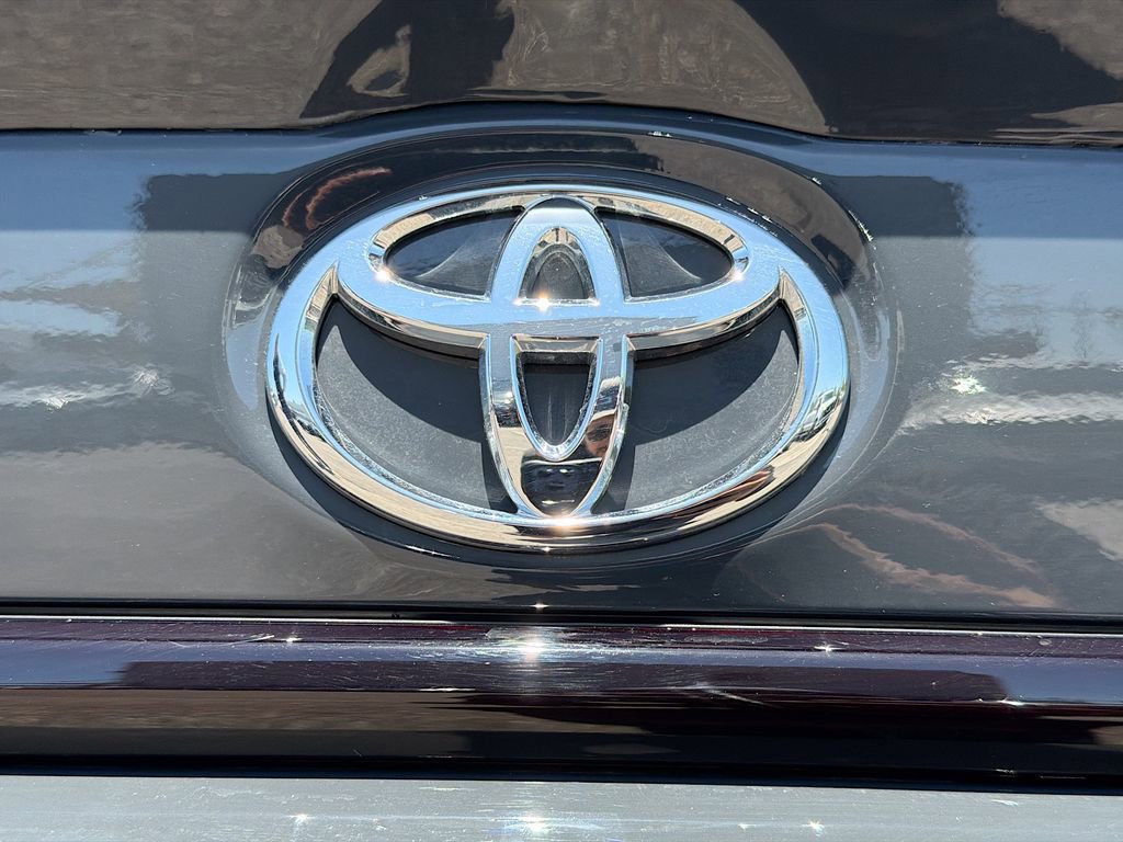 Used 2025 Toyota Corolla LE image 11