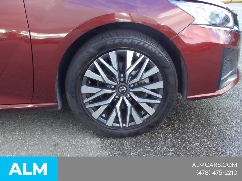 Used 2025 Nissan Altima 2.5 SV FWD image 11