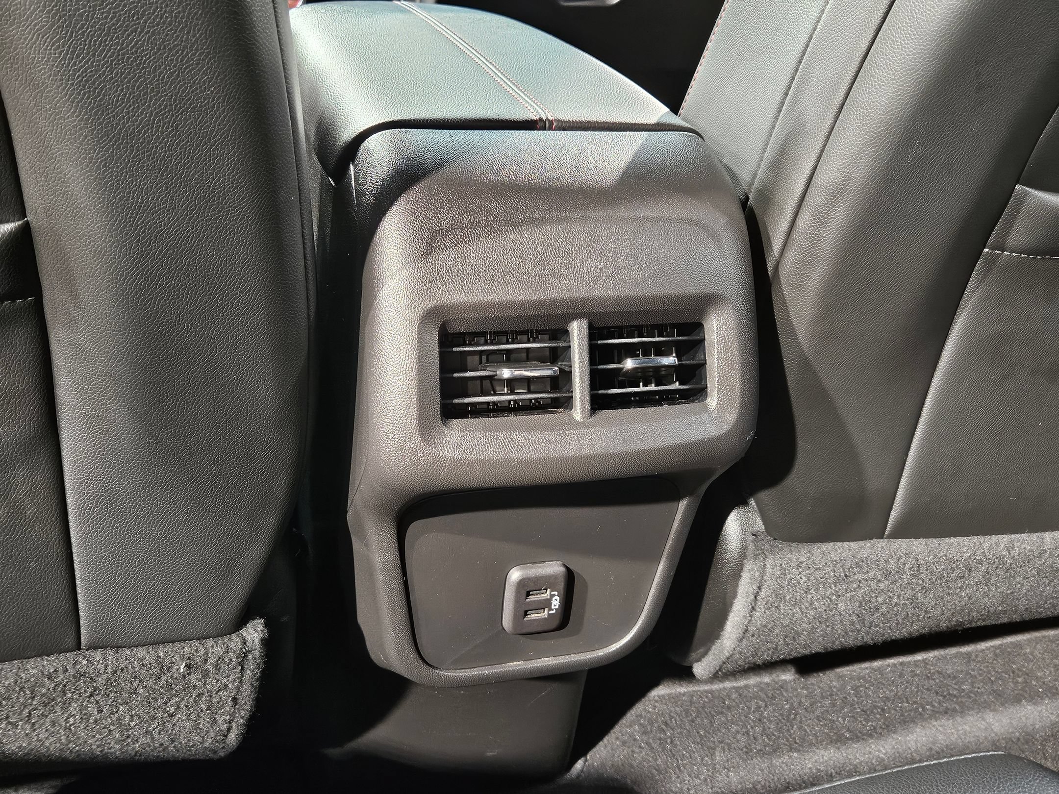 Used 2023 Chevrolet Equinox RS AWD/4WD image 38