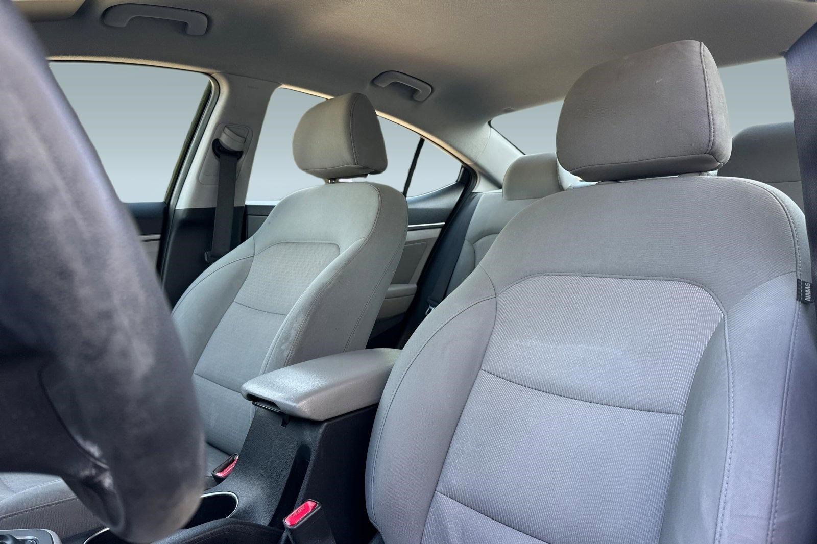 Used 2017 Hyundai Elantra SE image 23