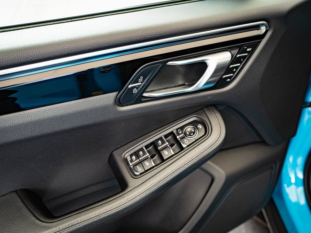 Certified 2023 Porsche Macan image 25