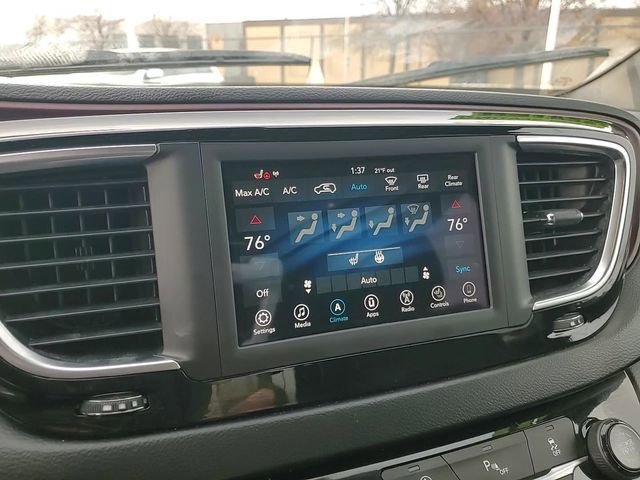 Used 2019 Chrysler Pacifica Touring-L image 19