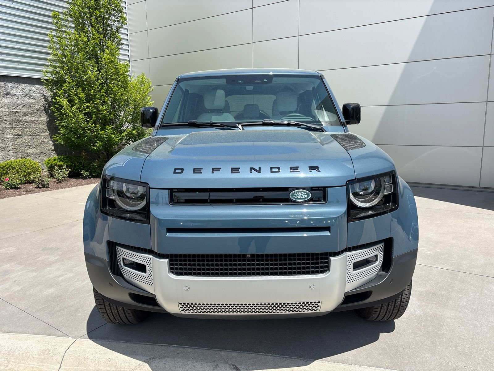 Used 2025 Land Rover Defender 110 S AWD/4WD image 2