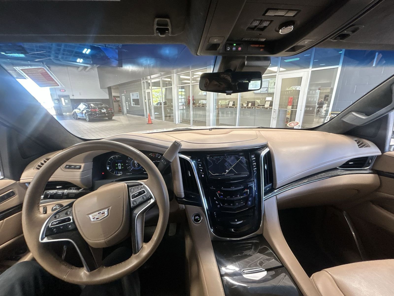 Used 2018 Cadillac Escalade Platinum AWD/4WD image 2
