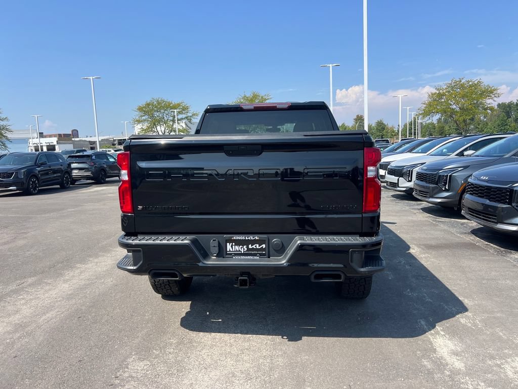 Used 2021 Chevrolet Silverado 1500 Custom Trail Boss w/ Midnight Edition AWD/4WD image 4