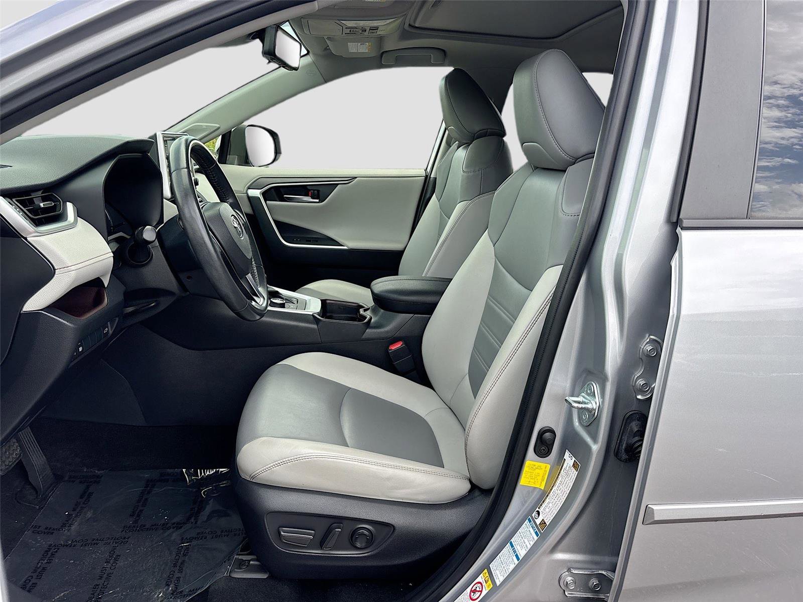 Used 2019 Toyota RAV4 Limited w/ Carpet Mat Package AWD/4WD image 22