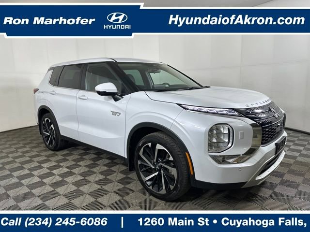 Used 2023 Mitsubishi Outlander SE image 1