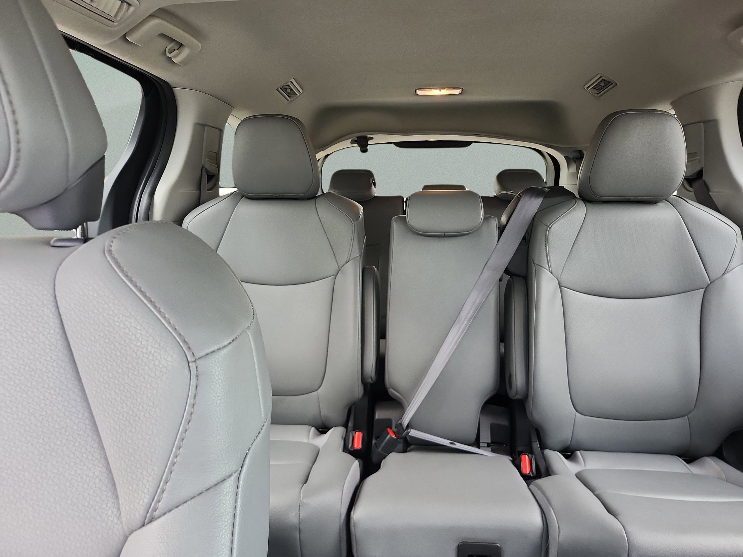 Used 2023 Toyota Sienna XLE image 19