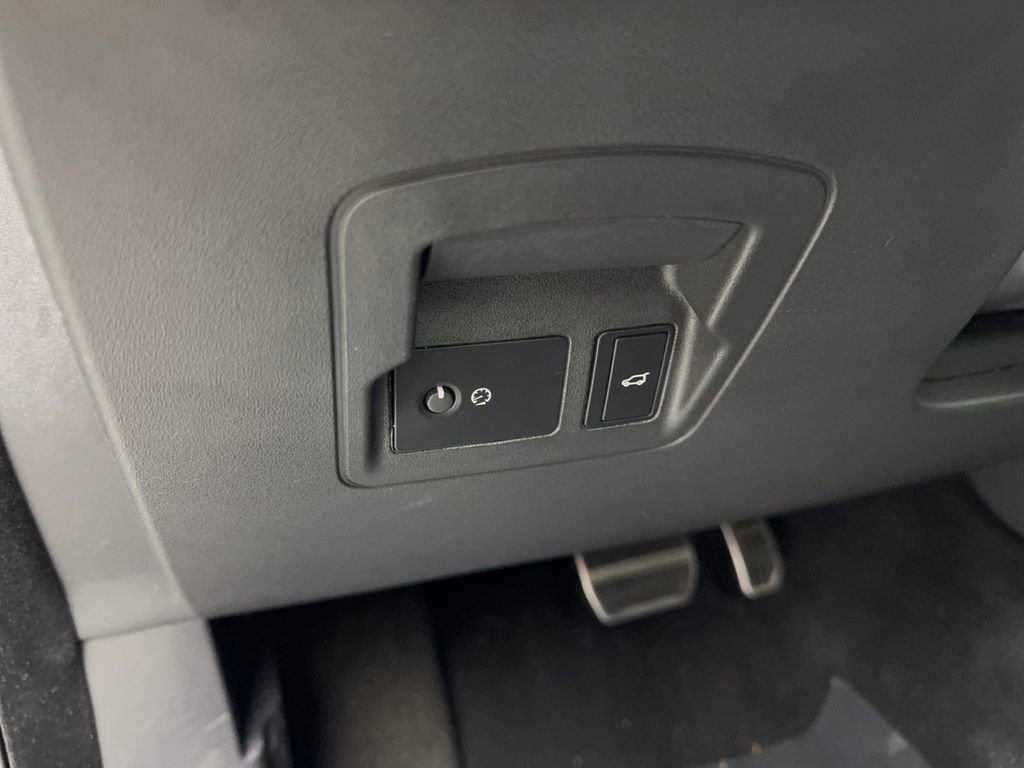 Used 2022 Land Rover Range Rover Velar R-Dynamic S image 55