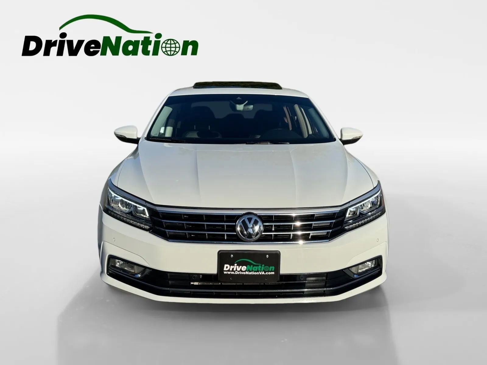 Used 2018 Volkswagen Passat 2.0T SEL Premium image 2