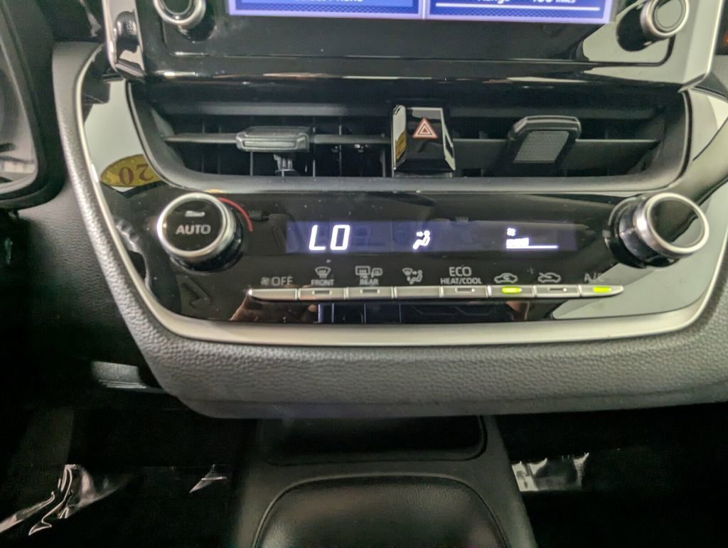 Used 2020 Toyota Corolla LE image 14
