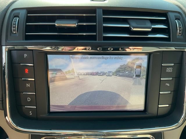 Used 2017 Lincoln Continental Select w/ Climate Package AWD/4WD image 13