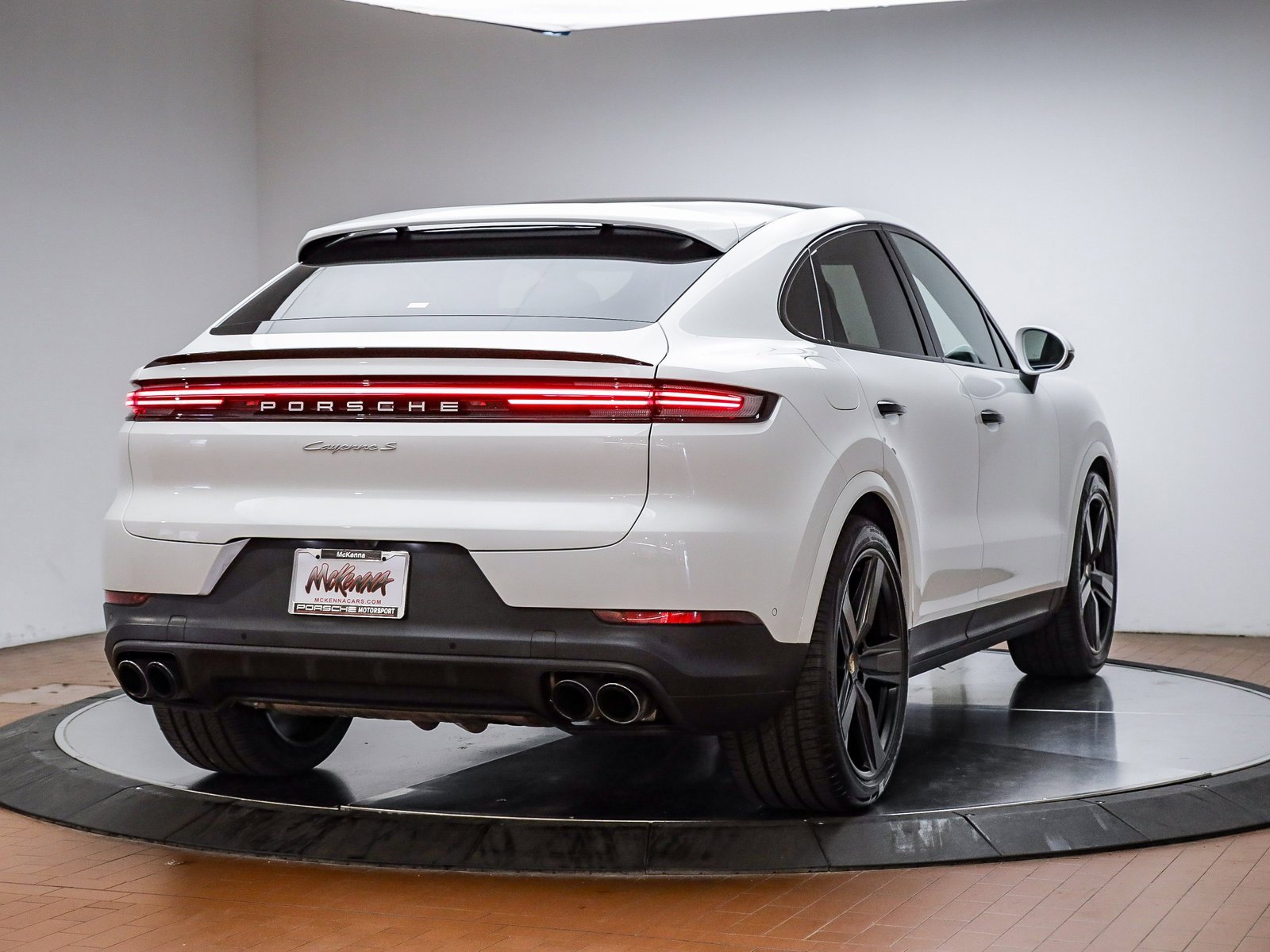Certified 2025 Porsche Cayenne S image 6