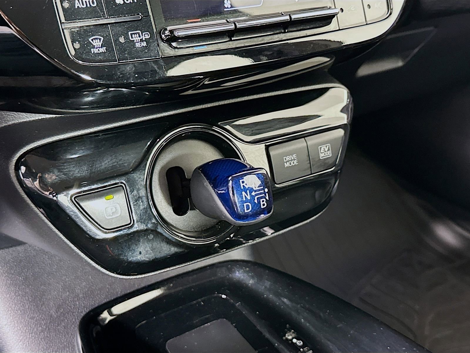 Used 2019 Toyota Prius XLE AWD/4WD image 16