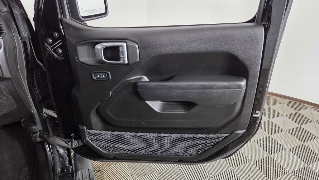 Used 2022 Jeep Gladiator Mojave AWD/4WD image 31