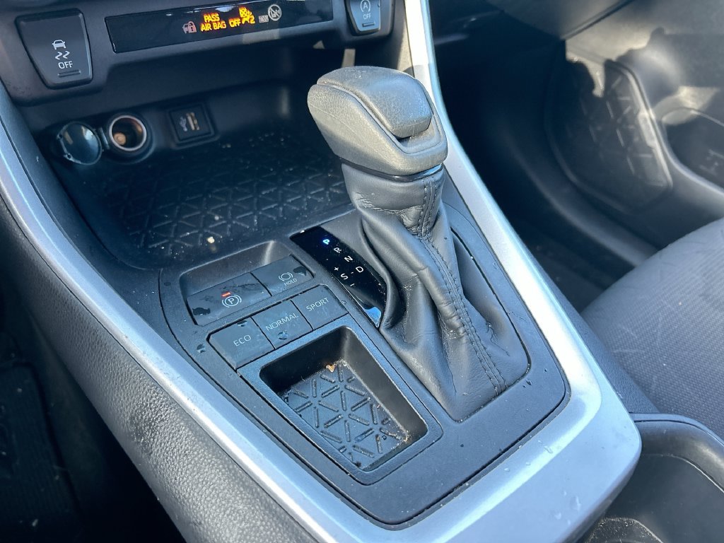 Certified 2025 Toyota RAV4 XLE FWD image 27