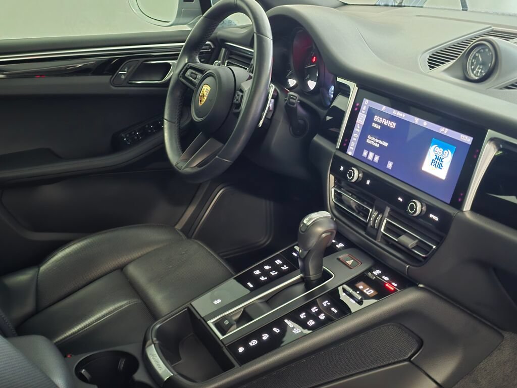 Certified 2023 Porsche Macan AWD/4WD image 29
