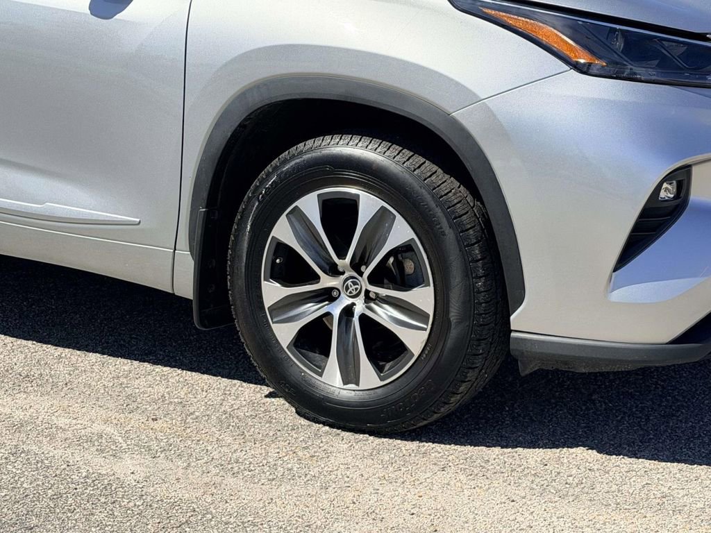 Used 2023 Toyota Highlander XLE image 26