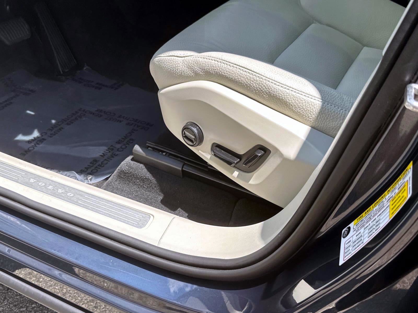 Certified 2024 Volvo XC60 B5 Plus image 20