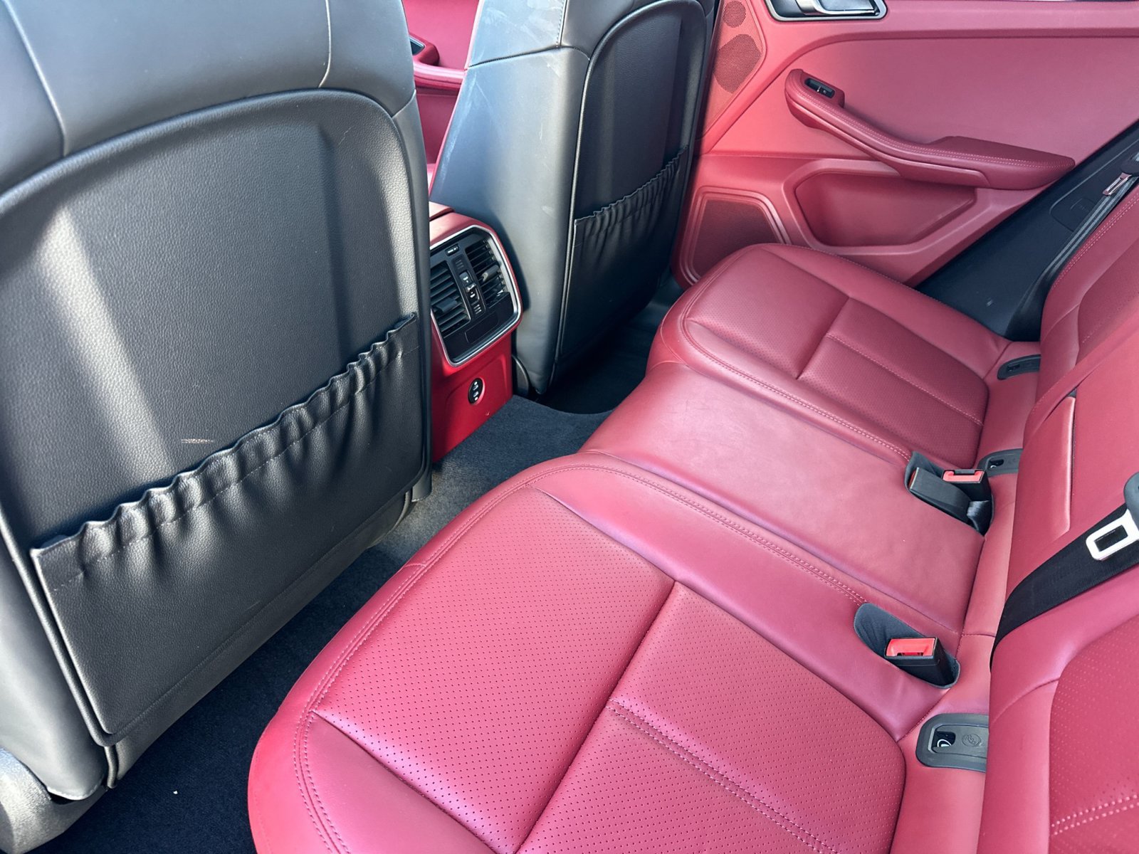 Certified 2023 Porsche Macan AWD/4WD image 23