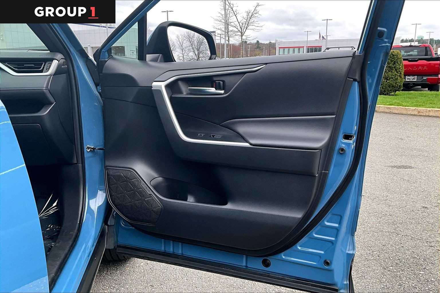 Used 2022 Toyota RAV4 SE w/ Convenience Package AWD/4WD image 23