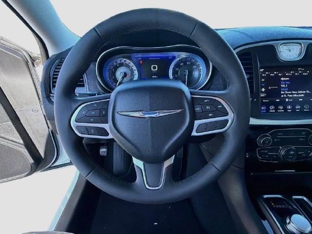 Used 2023 Chrysler 300 Touring L w/ Popular Equipment Group RWD image 12