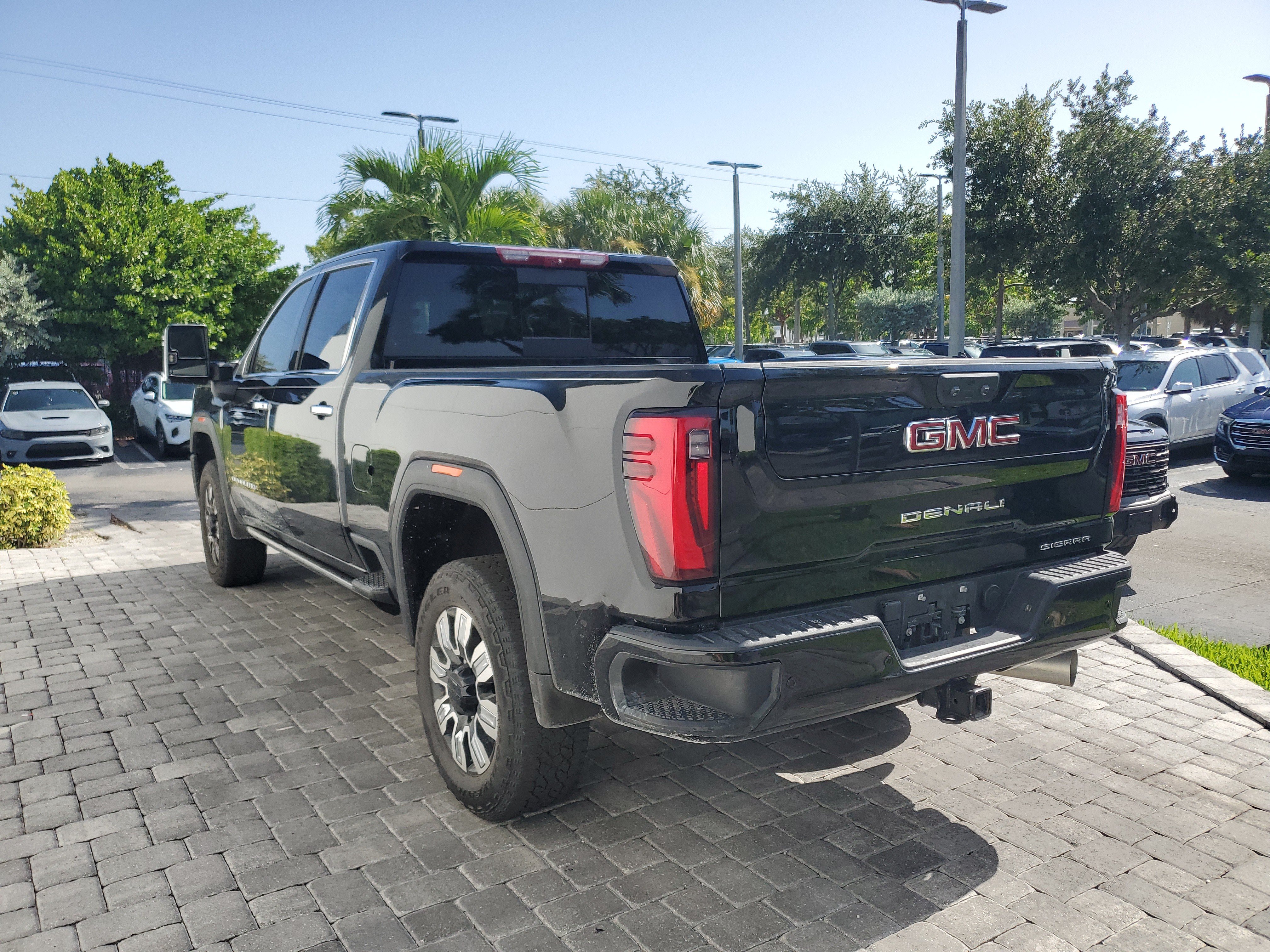 Used 2025 GMC Sierra 2500 Denali w/ Denali Reserve Package AWD/4WD image 4