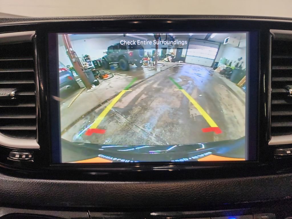 Used 2024 Chrysler Pacifica Touring-L image 19